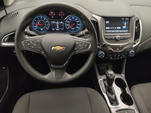 Used 2017 Chevrolet Cruze LT w/ Convenience Package FWD image 22