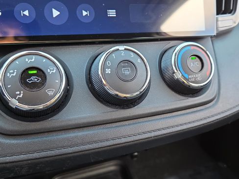 Used 2018 Toyota RAV4 LE image 34