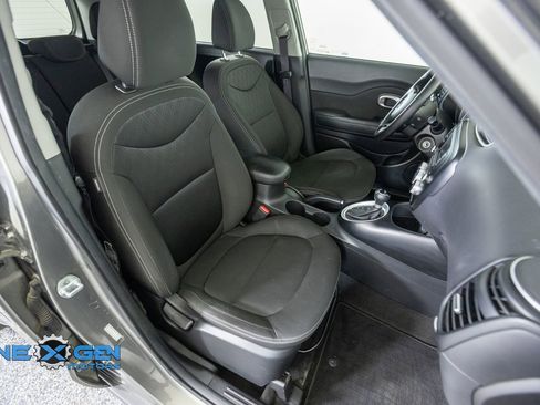 Used 2018 Kia Soul FWD image 42