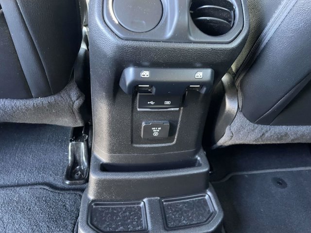 Used 2018 Jeep Wrangler Unlimited Sahara AWD/4WD image 13