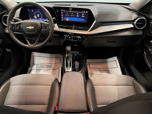 Certified 2025 Chevrolet Trax LT FWD image 15