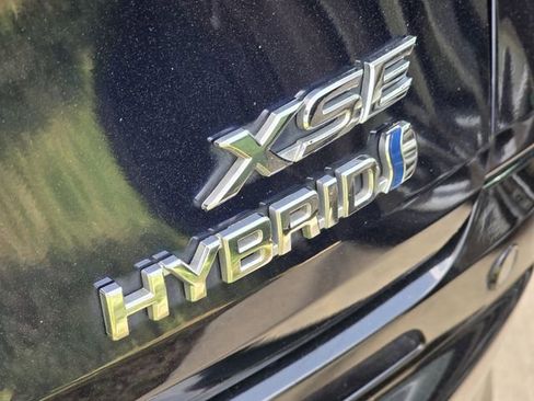 Used 2024 Toyota Sienna XSE FWD image 7
