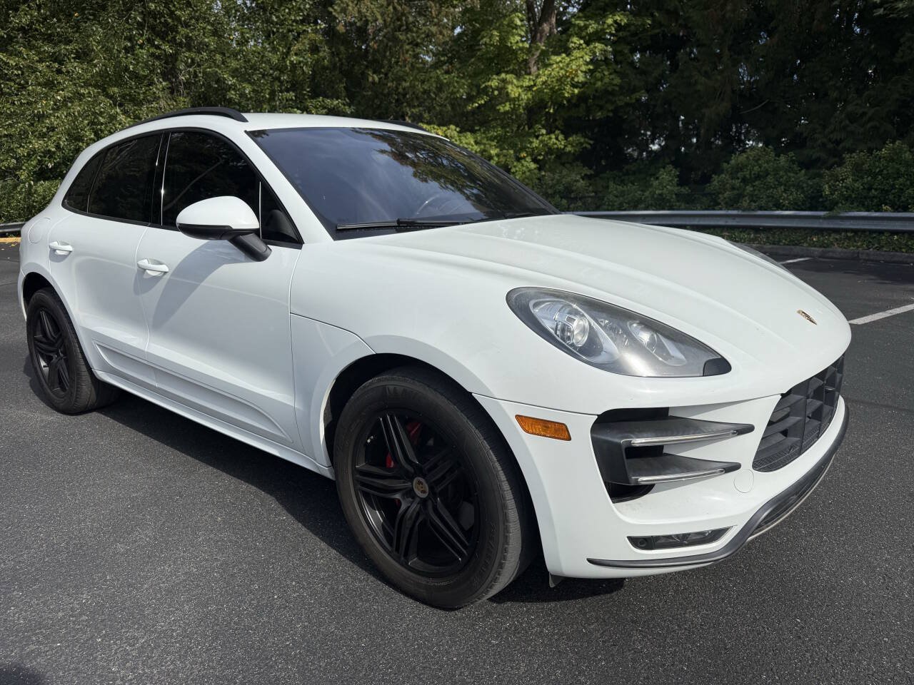 Used 2015 Porsche Macan Turbo w/ Light Comfort Package AWD/4WD image 4