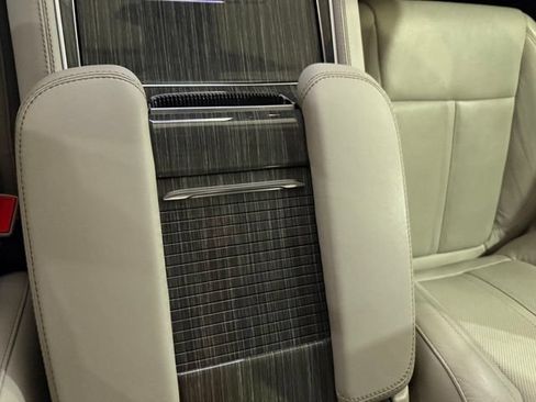 Used 2022 Jeep Wagoneer Series III w/ Premium Group I AWD/4WD image 22
