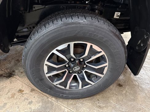 Used 2023 Toyota Tacoma TRD Sport w/ Black Out Package (TMS) image 6