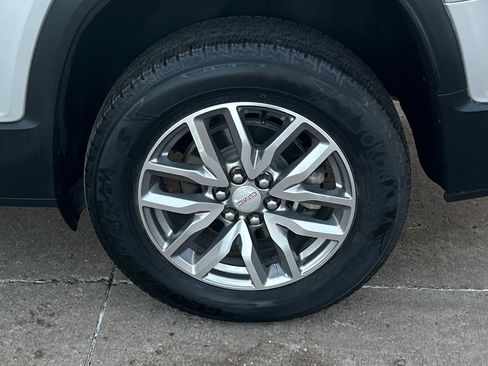 Used 2019 GMC Acadia SLE image 15