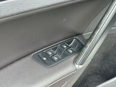 Used 2016 Volkswagen Golf 4-Door AWD/4WD image 19