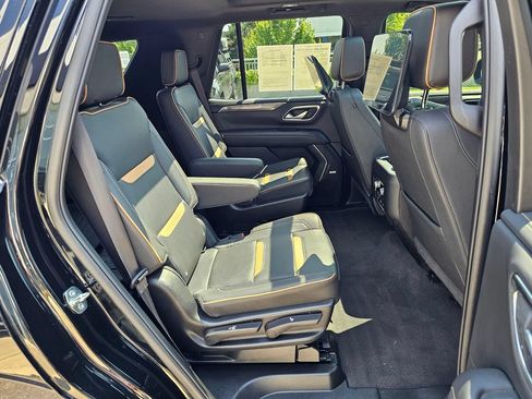 Used 2024 GMC Yukon AT4 w/ AT4 Premium Package AWD/4WD image 12