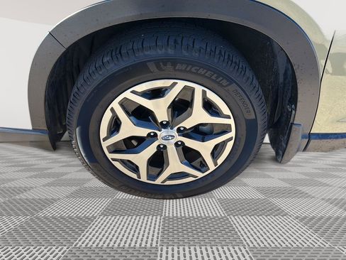 Used 2021 Subaru Forester Premium image 9