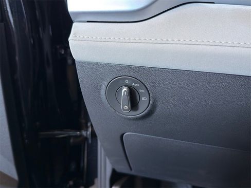 New 2026 Volkswagen Taos SE image 16