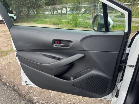 Used 2025 Toyota Corolla LE FWD image 15
