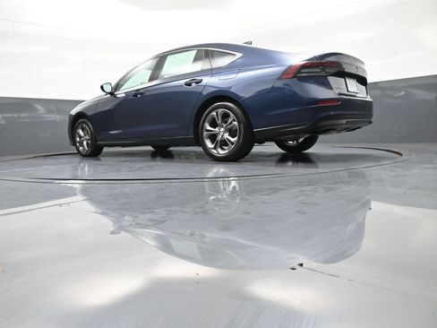 Used 2023 Honda Accord EX image 31