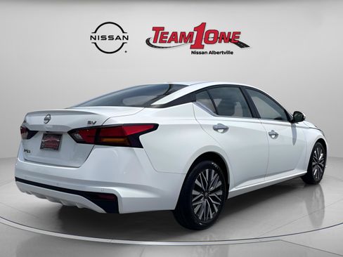 Used 2023 Nissan Altima 2.5 SV FWD image 8