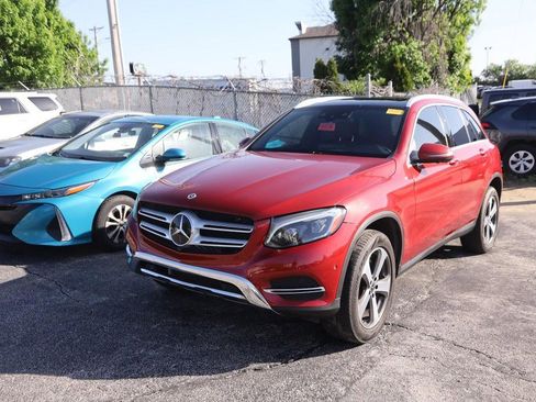 Used 2019 Mercedes-Benz GLC 300 w/ Parking Assistance Package image 4
