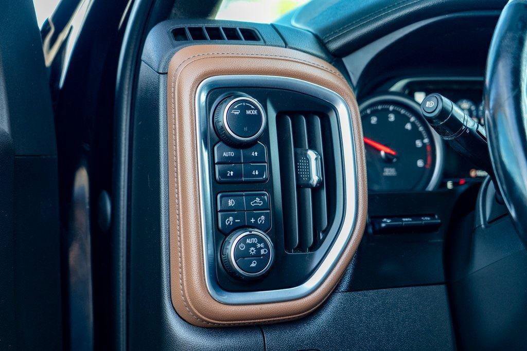 Used 2020 Chevrolet Silverado 1500 High Country w/ Technology Package AWD/4WD image 16