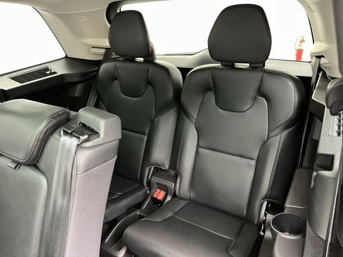 Used 2023 Volvo XC90 B6 Plus image 14