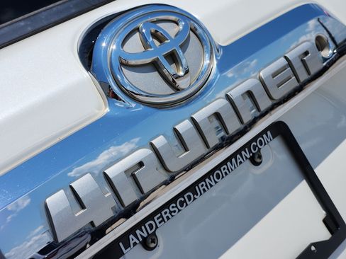 Used 2012 Toyota 4Runner SR5 w/ Convenience Pkg AWD/4WD image 11