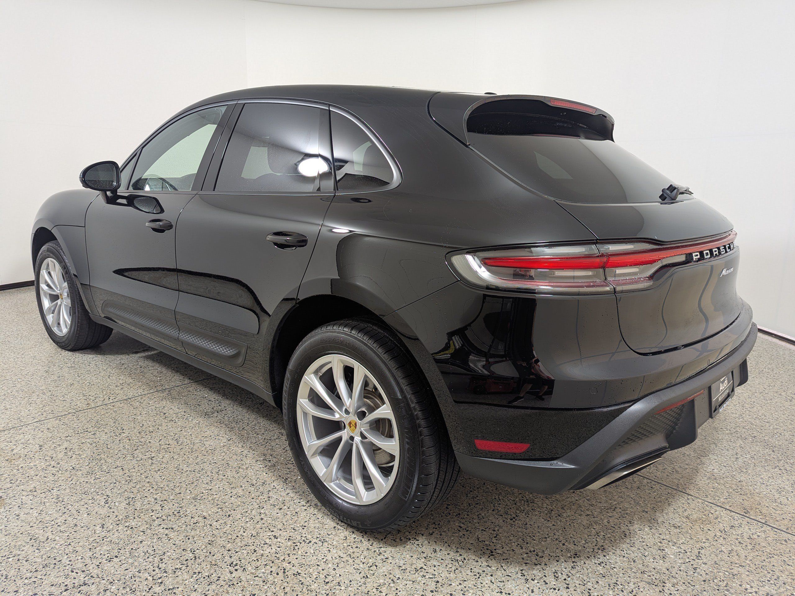 Used 2026 Porsche Macan AWD/4WD image 5