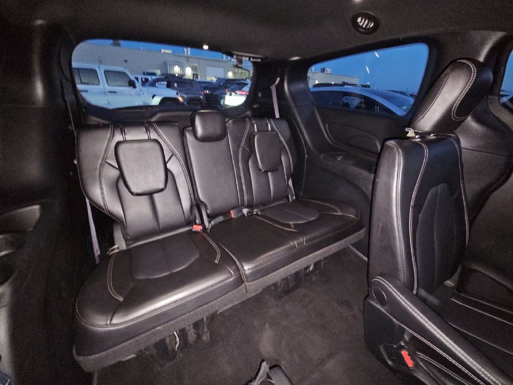 Used 2025 Chrysler Pacifica Select FWD image 12