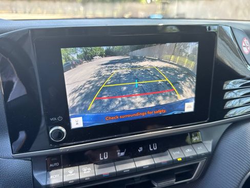 Used 2025 Toyota Camry SE FWD image 16