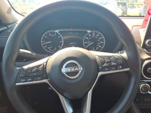 Used 2025 Nissan Sentra SV FWD image 29