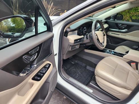 Used 2022 Lincoln Corsair AWD w/ Premium Package image 28