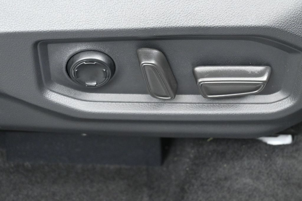 Used 2025 Toyota Sequoia Platinum AWD/4WD image 39