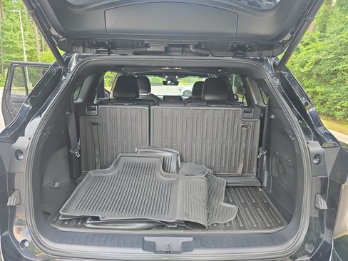 Used 2021 Toyota Highlander XSE FWD image 13