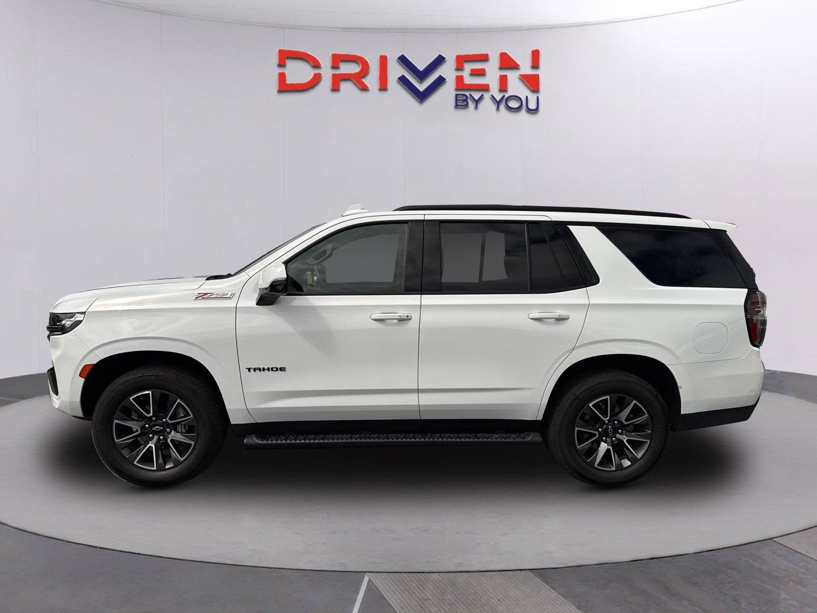 Used 2022 Chevrolet Tahoe Z71 w/ Luxury Package AWD/4WD image 7