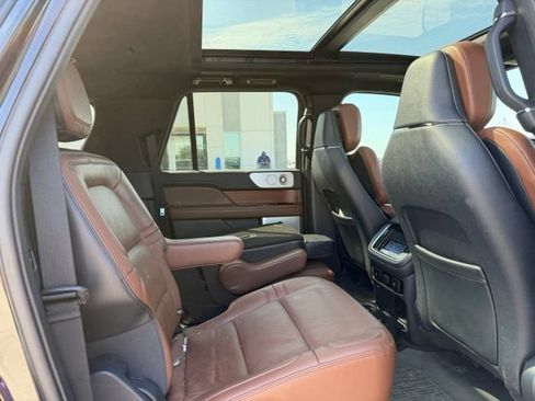 Used 2023 Lincoln Navigator L Reserve AWD/4WD image 11