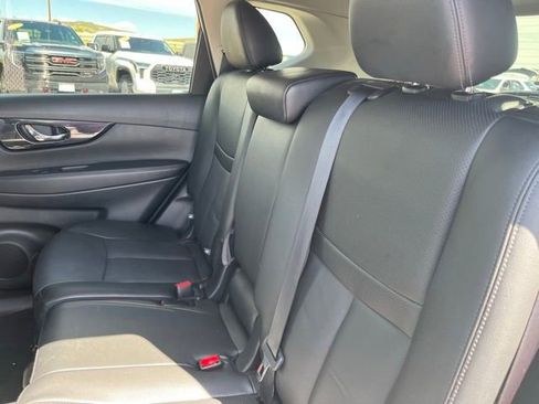 Used 2019 Nissan Rogue SL w/ Premium Package AWD/4WD image 17