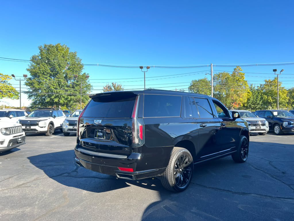 Used 2024 Cadillac Escalade ESV Sport Platinum w/ LPO, ONYX Package AWD/4WD image 5