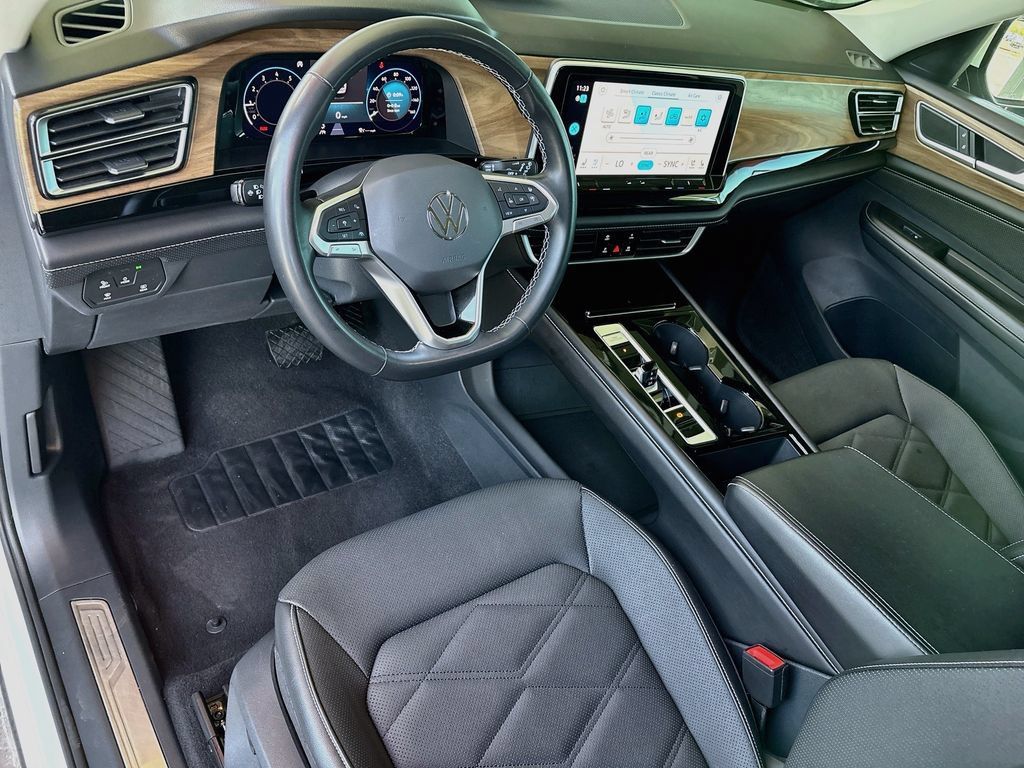 Used 2024 Volkswagen Atlas SE AWD/4WD image 9