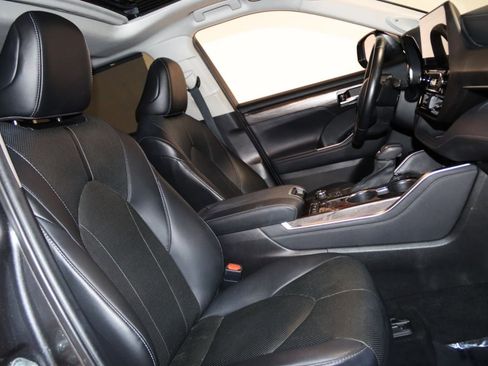 Used 2021 Toyota Highlander Limited image 59