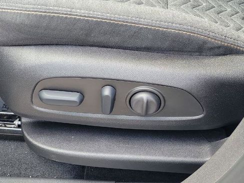 Used 2023 Chevrolet Equinox LT FWD image 22