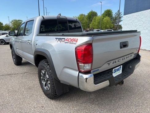Used 2016 Toyota Tacoma TRD Off-Road AWD/4WD image 3