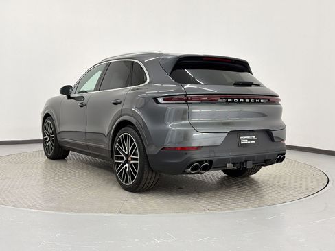 Certified 2025 Porsche Cayenne S AWD/4WD image 3