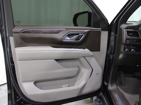 Used 2024 Chevrolet Suburban Z71 w/ Luxury Package image 6