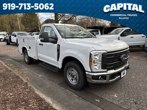 New 2026 Ford F250 XL w/ XL Chrome Package image 2
