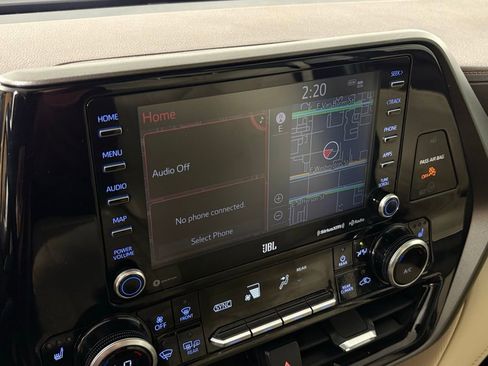 Used 2021 Toyota Highlander Limited image 28