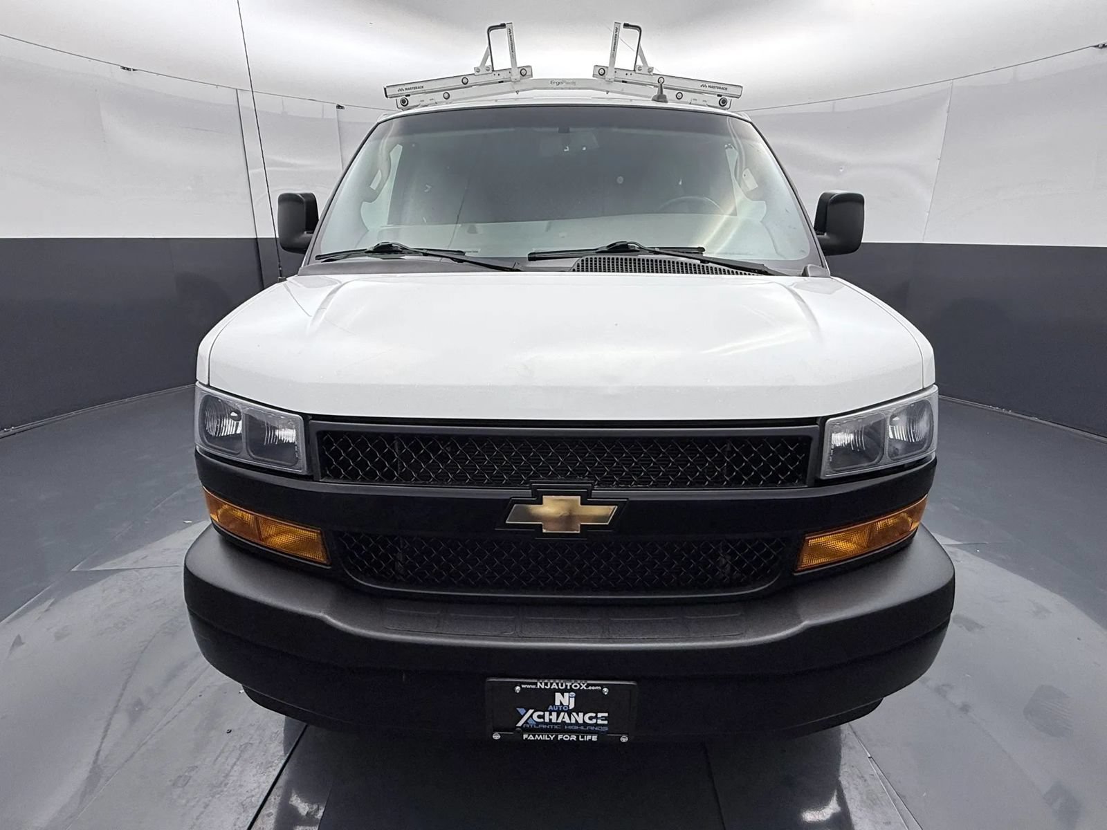 Used 2018 Chevrolet Express 3500 RWD image 3