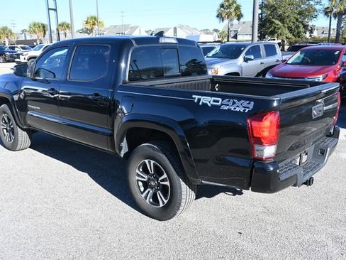 Used 2017 Toyota Tacoma SR image 3