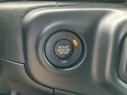 Used 2020 Jeep Wrangler Unlimited Sahara AWD/4WD image 30