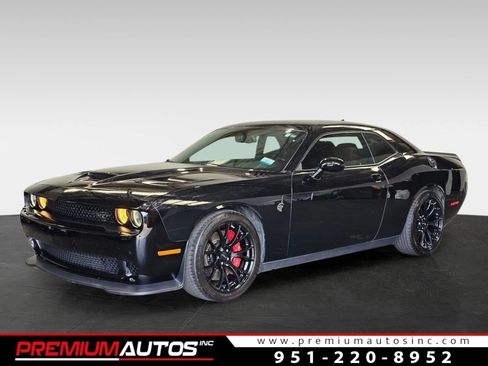 Used 2016 Dodge Challenger SRT Hellcat RWD image 1