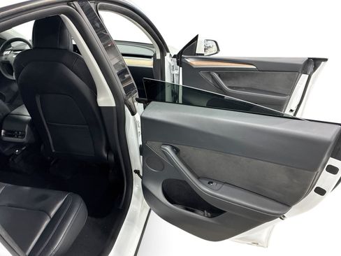 Certified 2023 Tesla Model Y Long Range AWD/4WD image 12