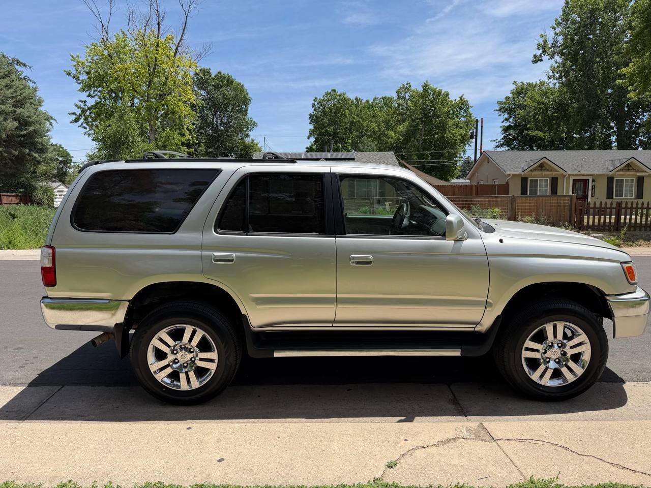 Used 2002 Toyota 4Runner SR5 AWD/4WD image 6