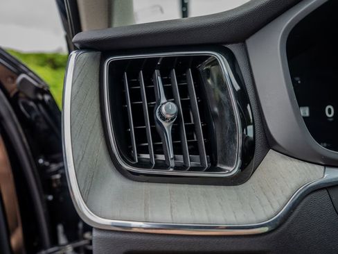 Used 2025 Volvo XC60 B5 Plus AWD/4WD image 8