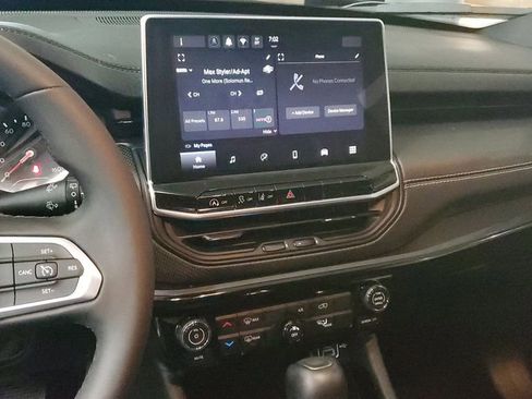 Used 2024 Jeep Compass Latitude w/ Altitude Special Edition image 24