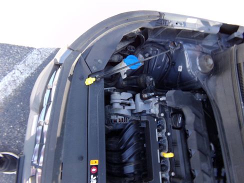 Used 2023 Hyundai Venue Limited FWD image 46