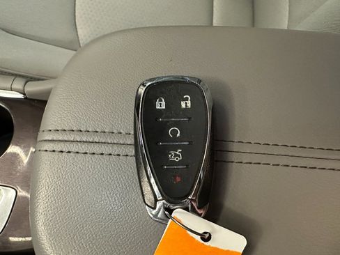 Used 2017 Chevrolet Malibu LT image 17